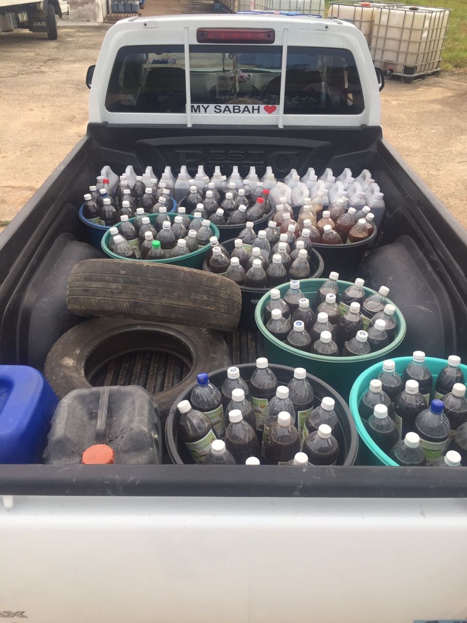 Organic Fertilizer Pickup from Papar Distribution Center- 20 FEB 2017 Organic Fertilizer Pickup from Papar Distribution Center- 20 FEB 2017