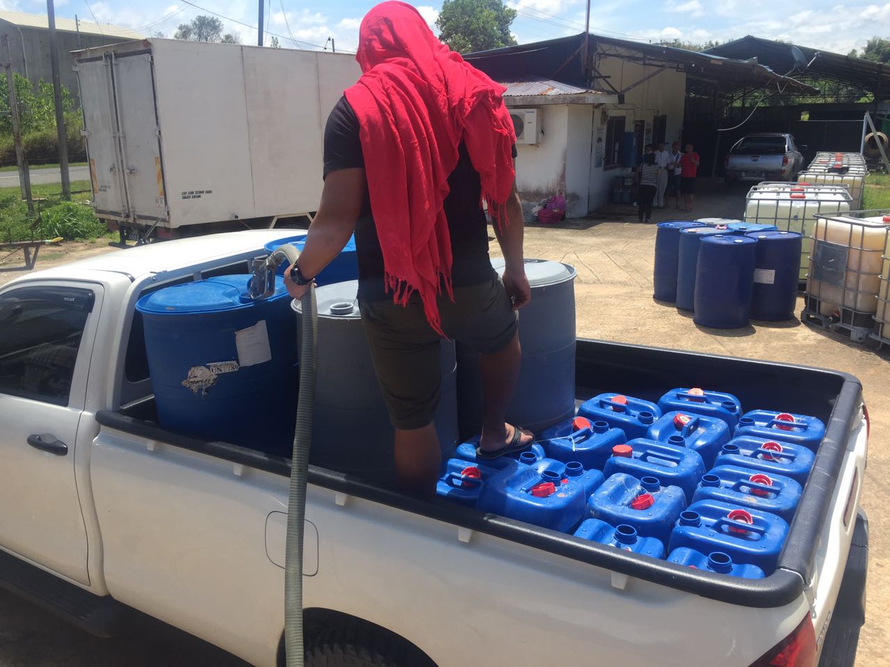Organic Fertilizer Pickup from Papar Distribution Center- 21 FEB 2017 Organic Fertilizer Pickup from Papar Distribution Center- 21 FEB 2017